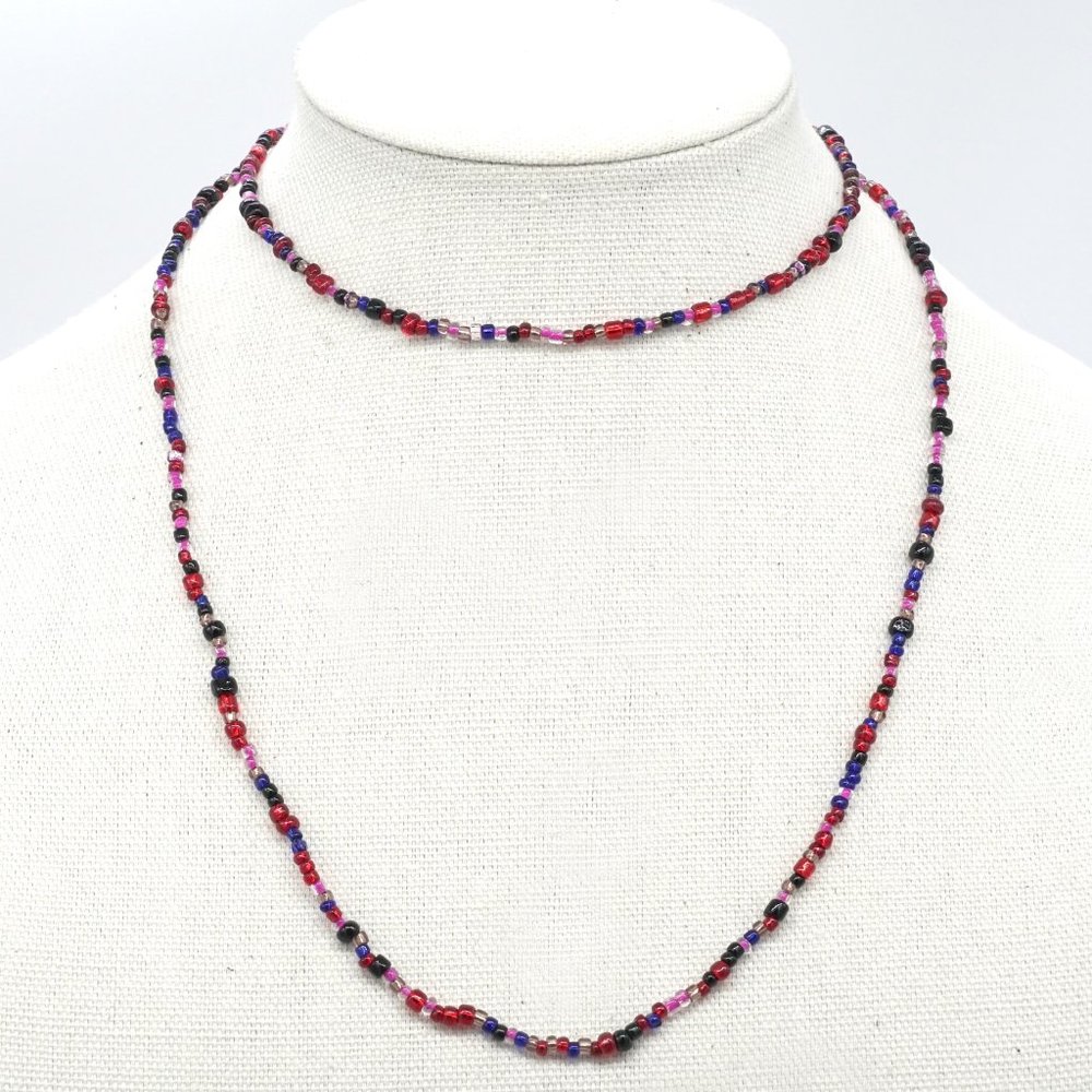 Long assorted color bead necklace. - Picture 2 of 2